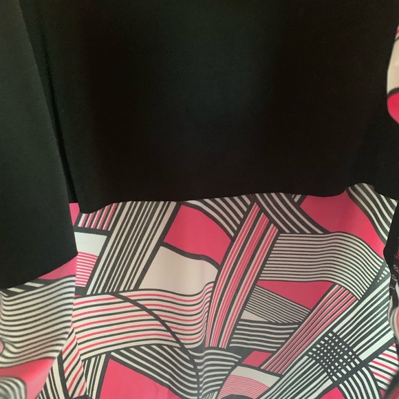 💓 Pink, Black, & White Blouse - Picture 4 of 4